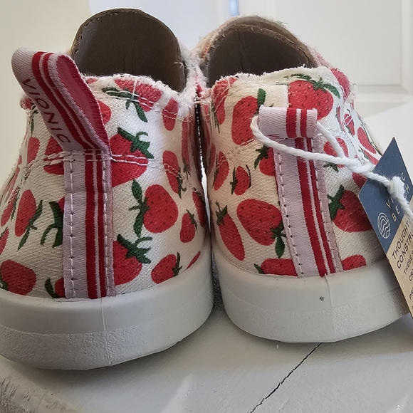 NWT Vionic Women’s Pismo Strawberry Sneakers - Picture 8 of 10